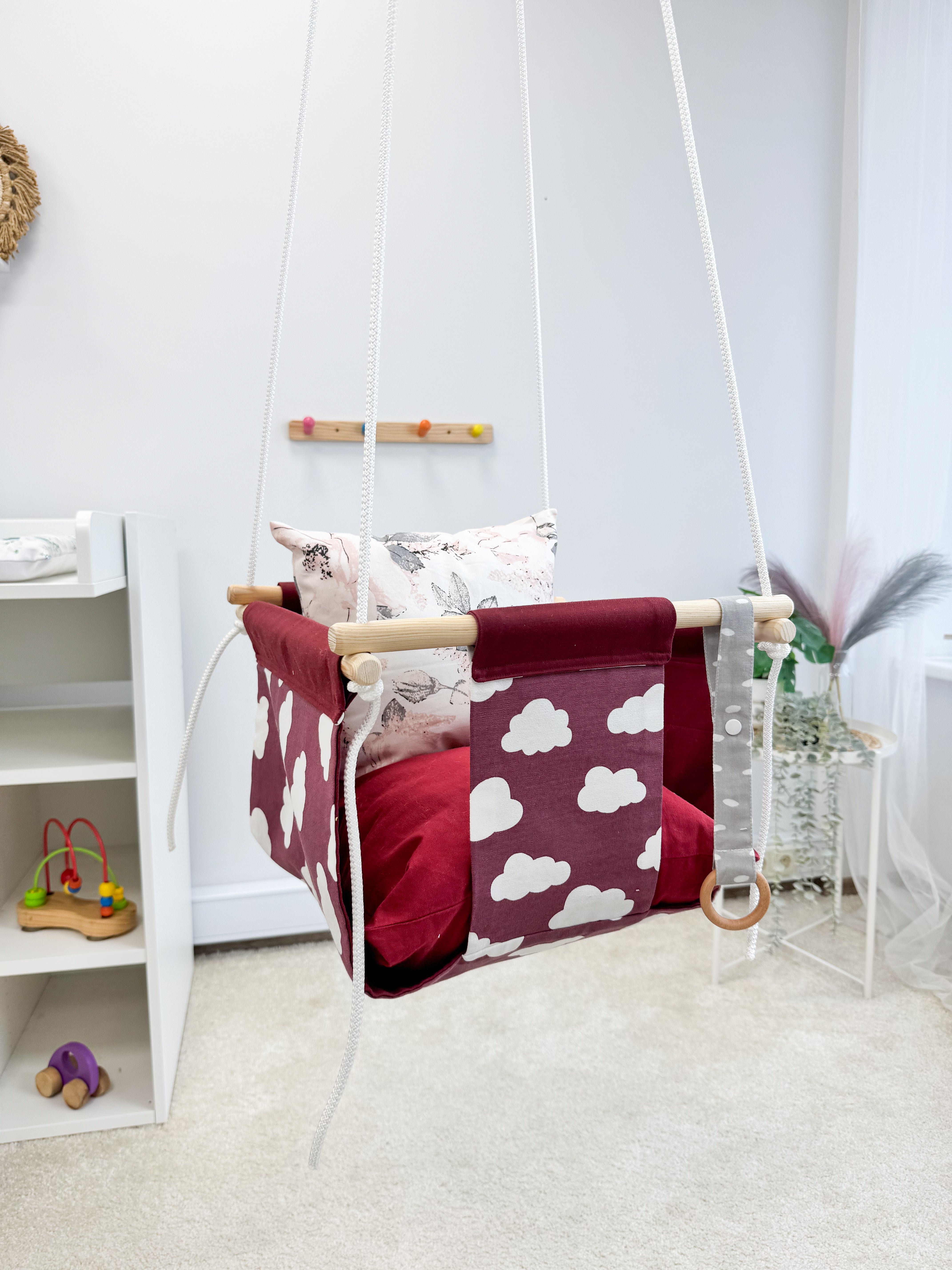 Bordo red Swing "Clouds" with 2 pillows