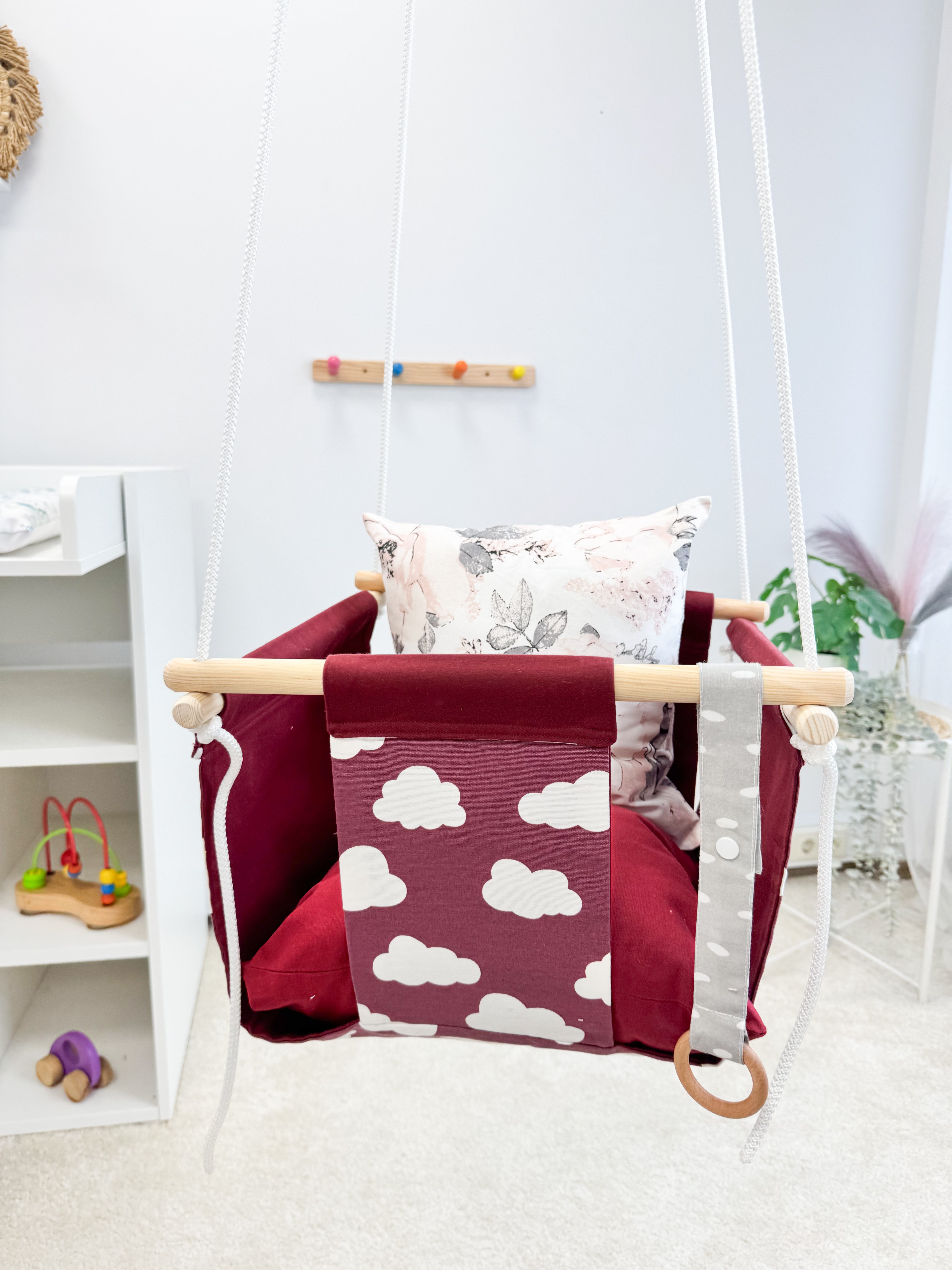 Bordo red Swing "Clouds" with 2 pillows