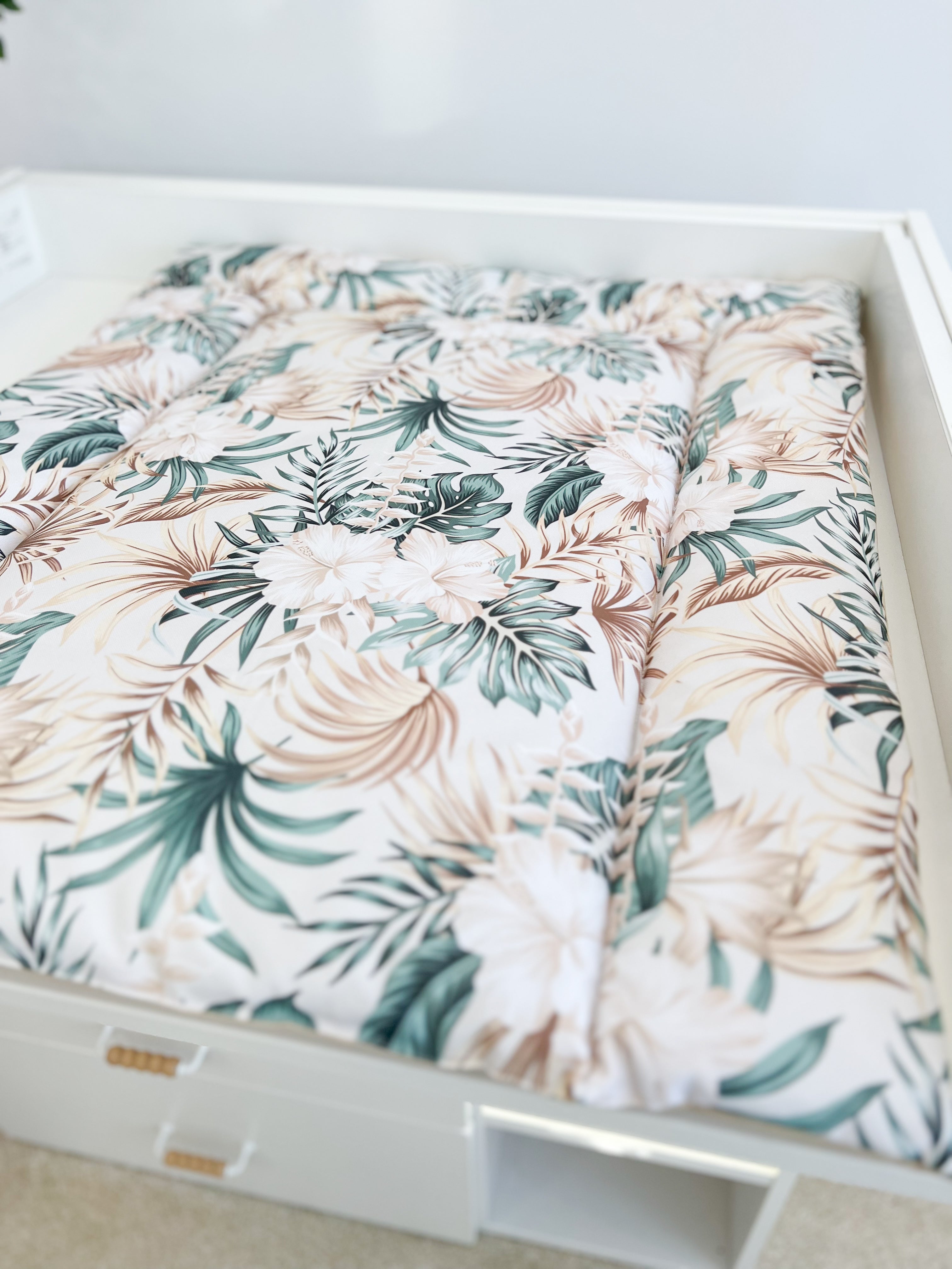 Waterproof changing pad - PALM LEAVES 64 x 77 cm