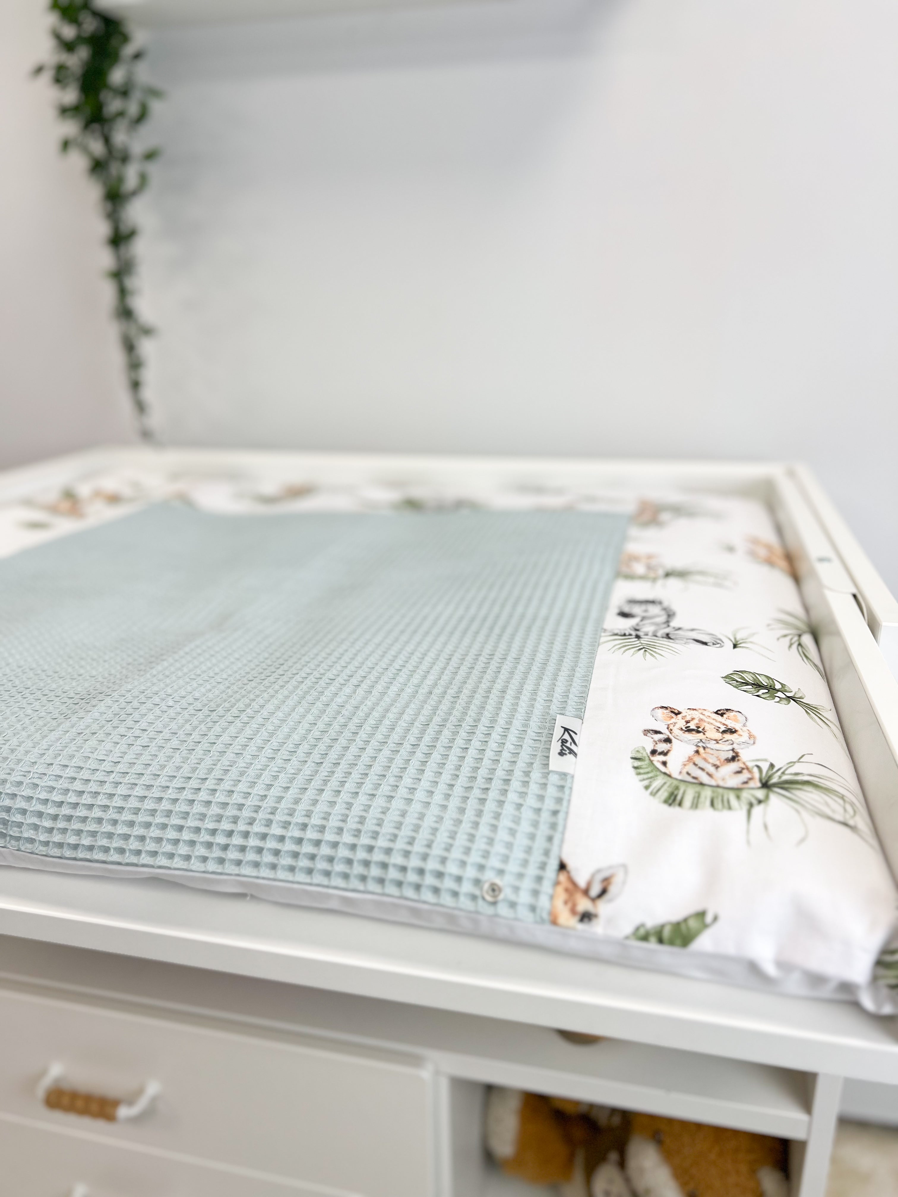 Cotton changing pad - Safari with light sage green