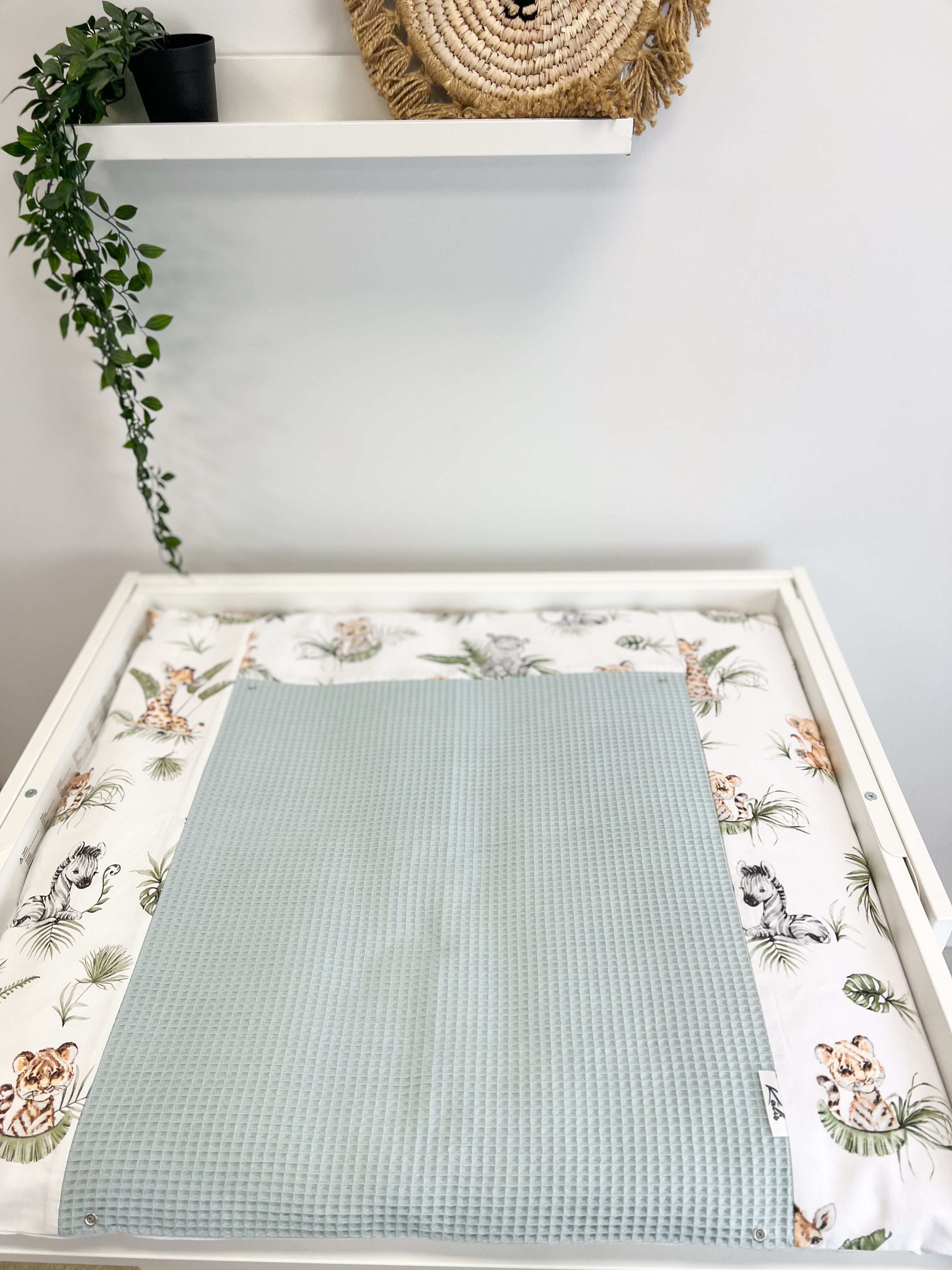 Cotton changing pad - Safari with light sage green
