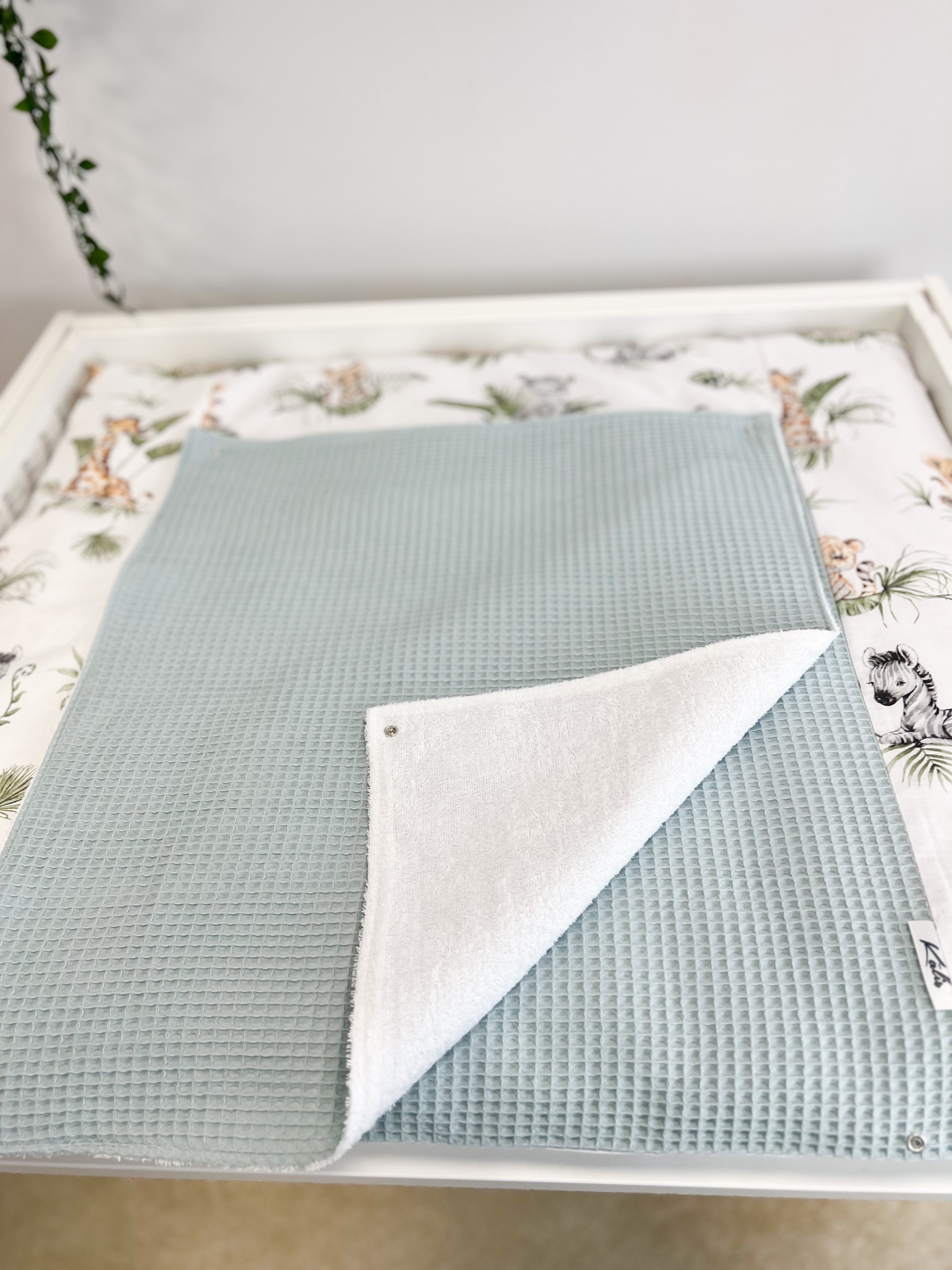 Cotton changing pad - Safari with light sage green