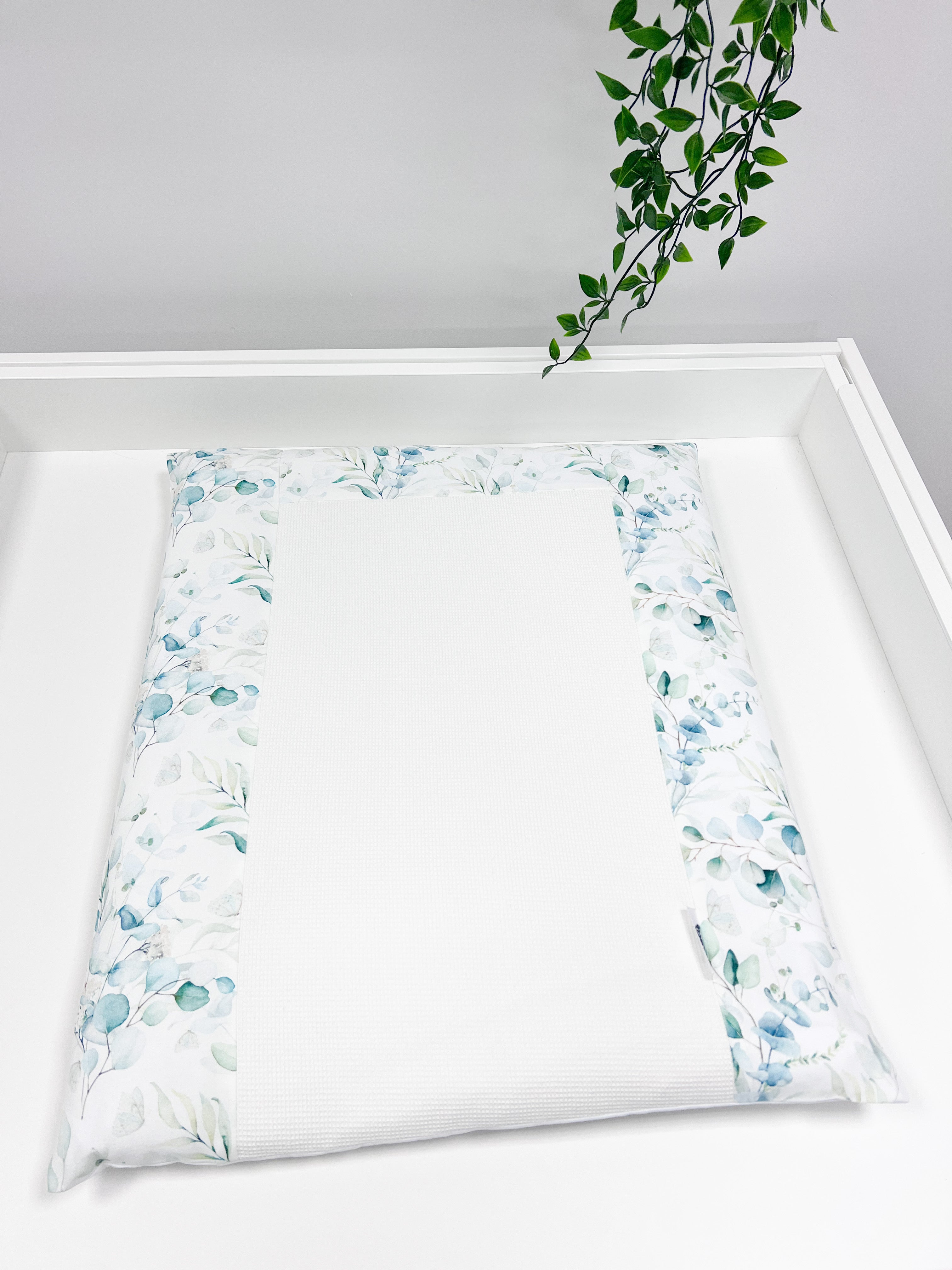 Cotton changing pad - White eucalyptus