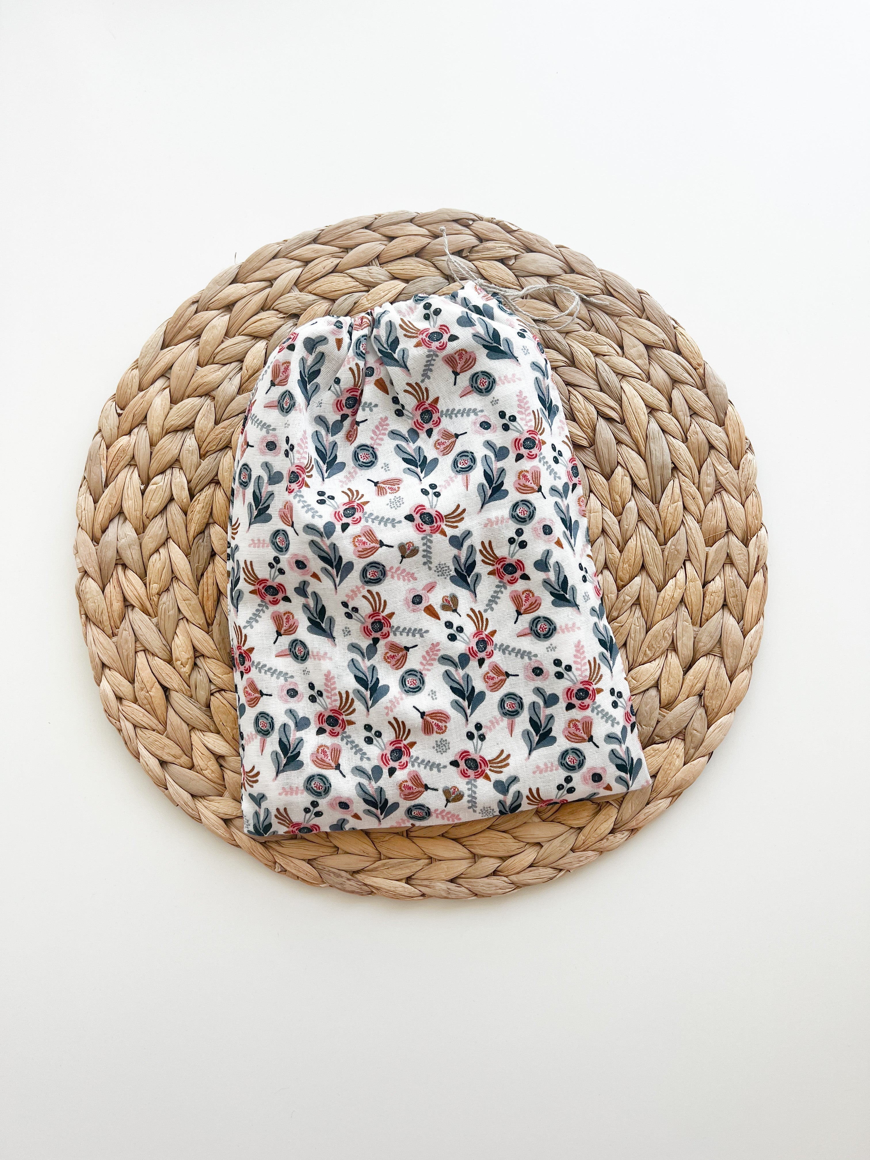 Breastfeeding cover- White flowers