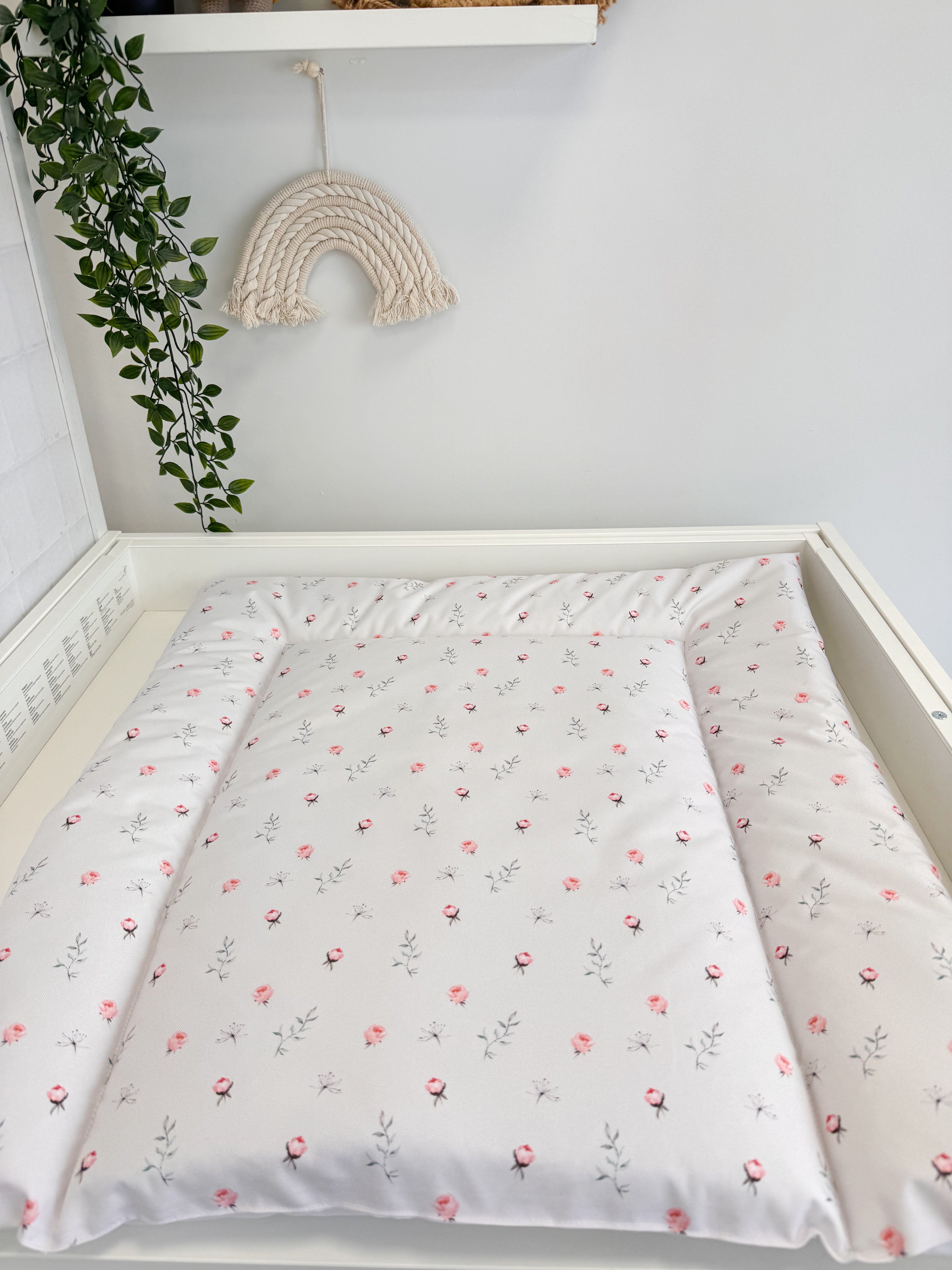 Water-resistant changing pad - Roses
