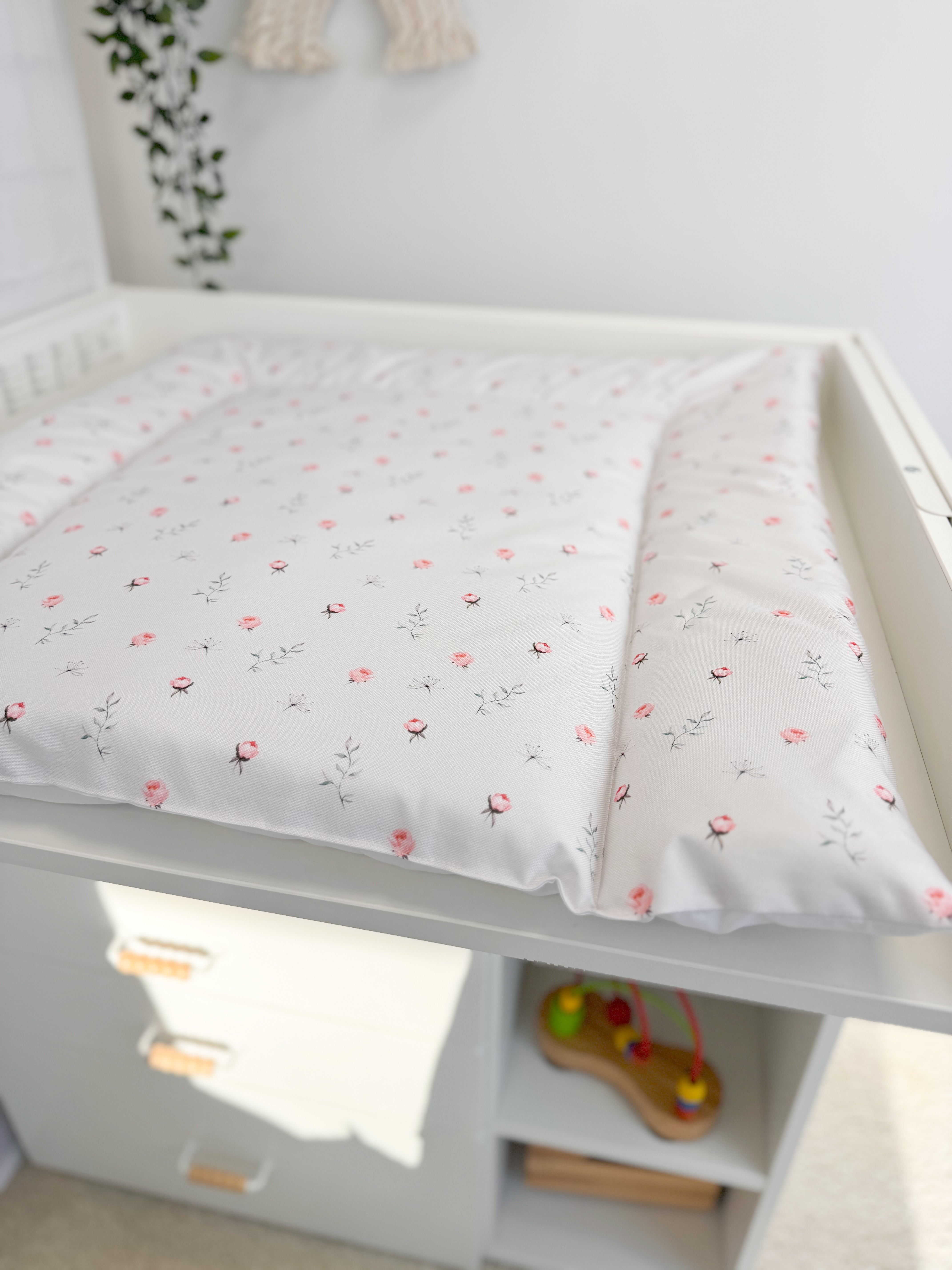 Water-resistant changing pad - Roses