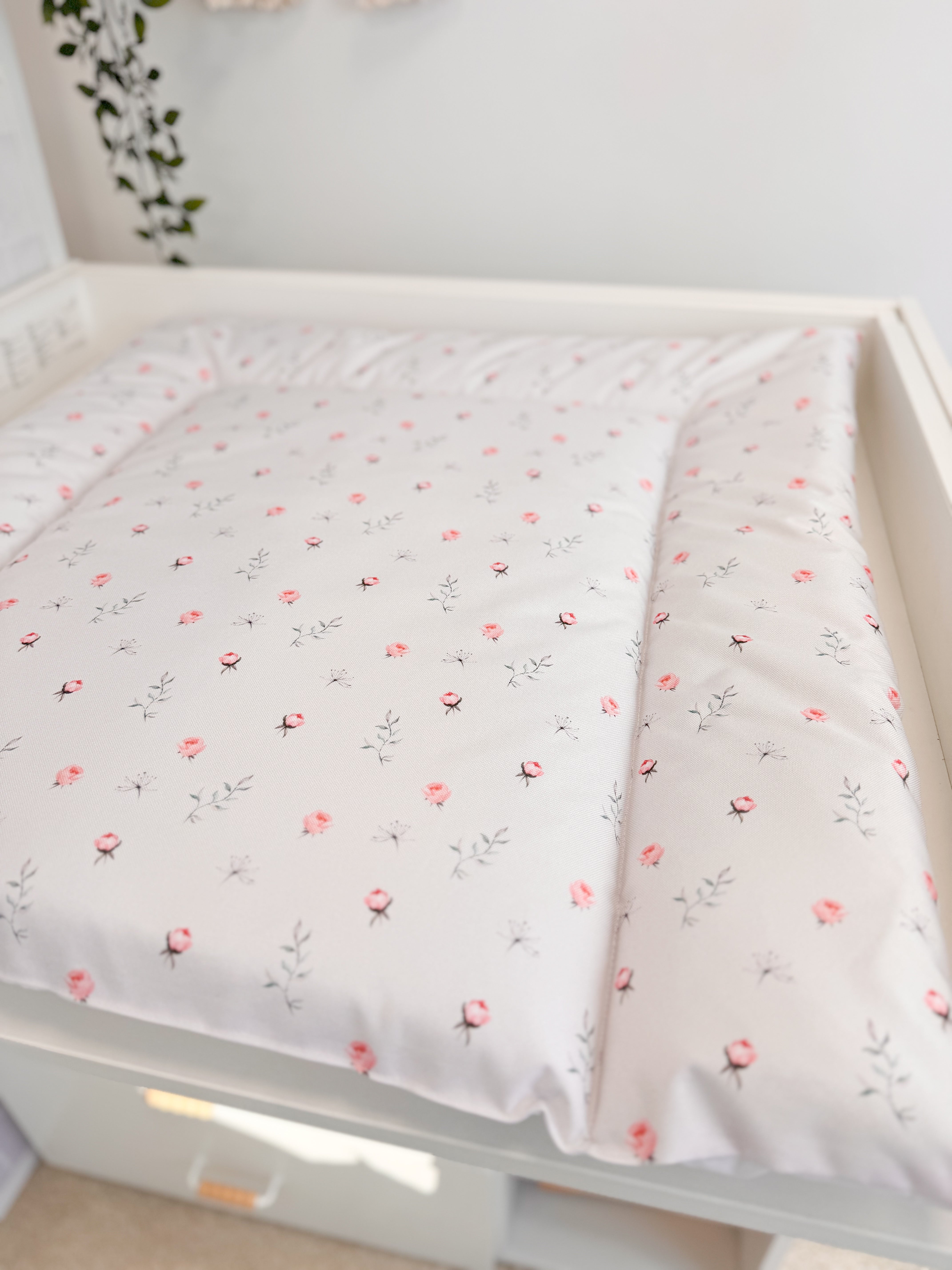 Water-resistant changing pad - Roses