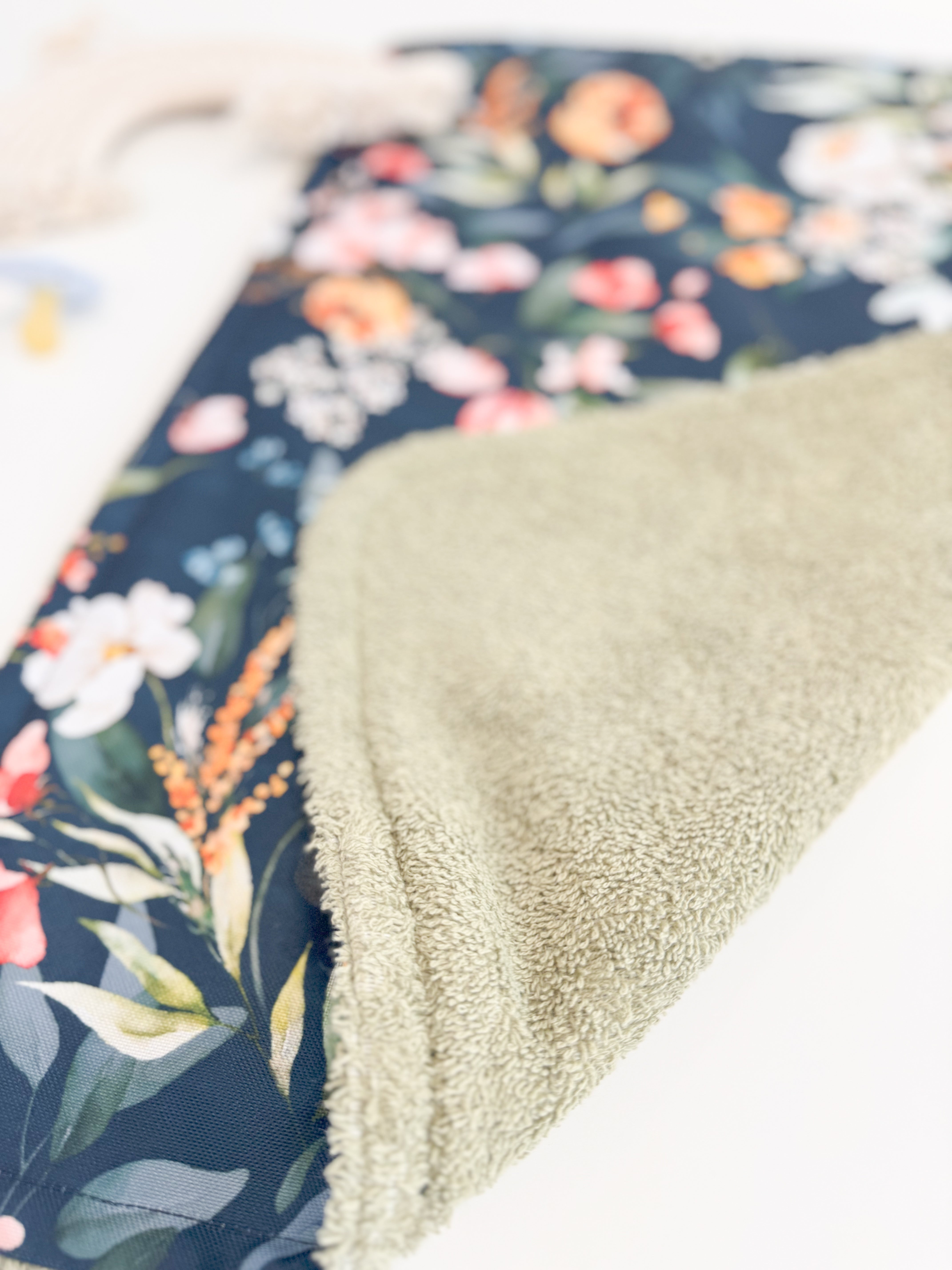 Ūdensnecaurlaidīgs paladziņš - Ziedi