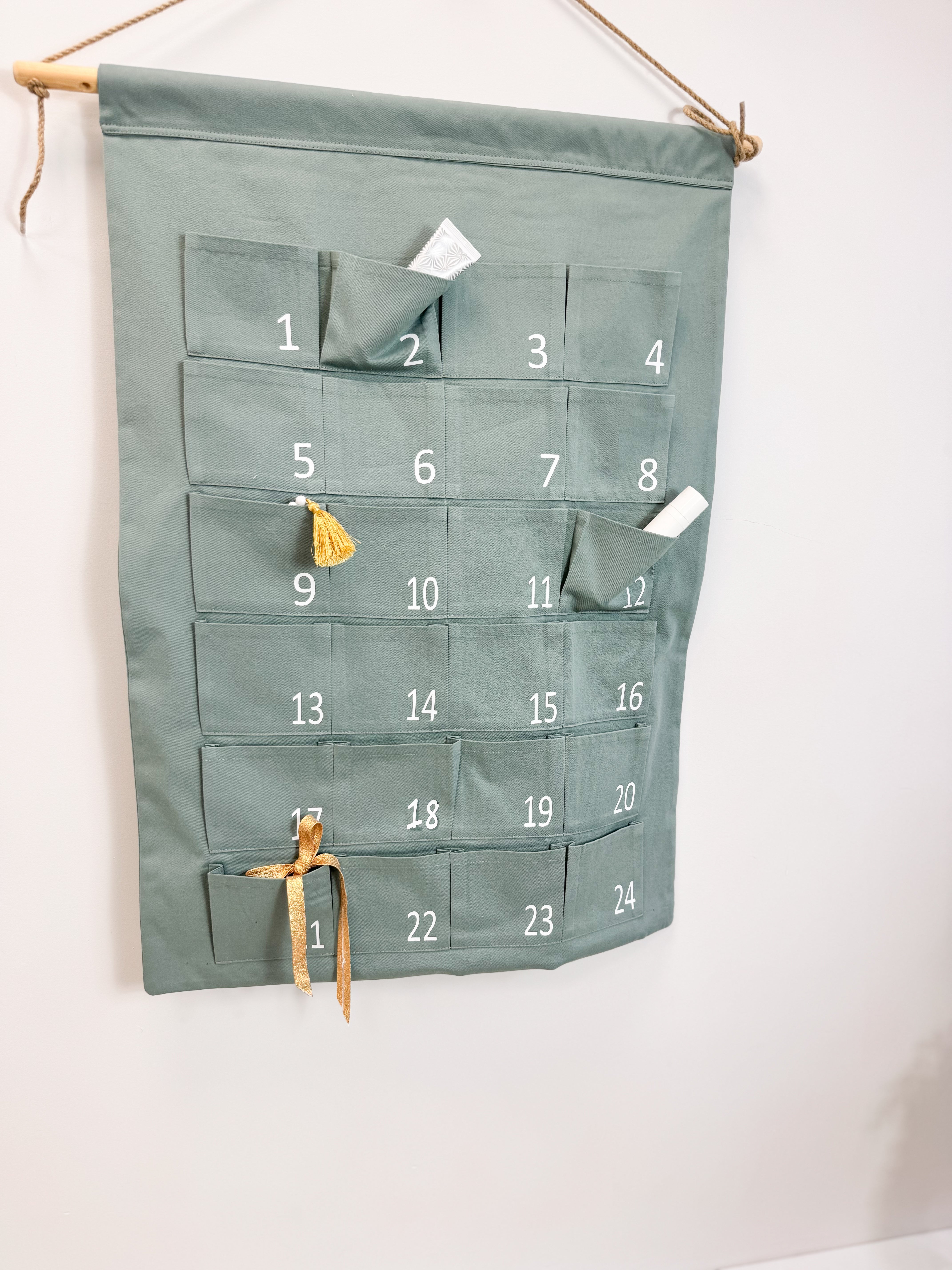 Adventes kalendārs - vienkrāsu