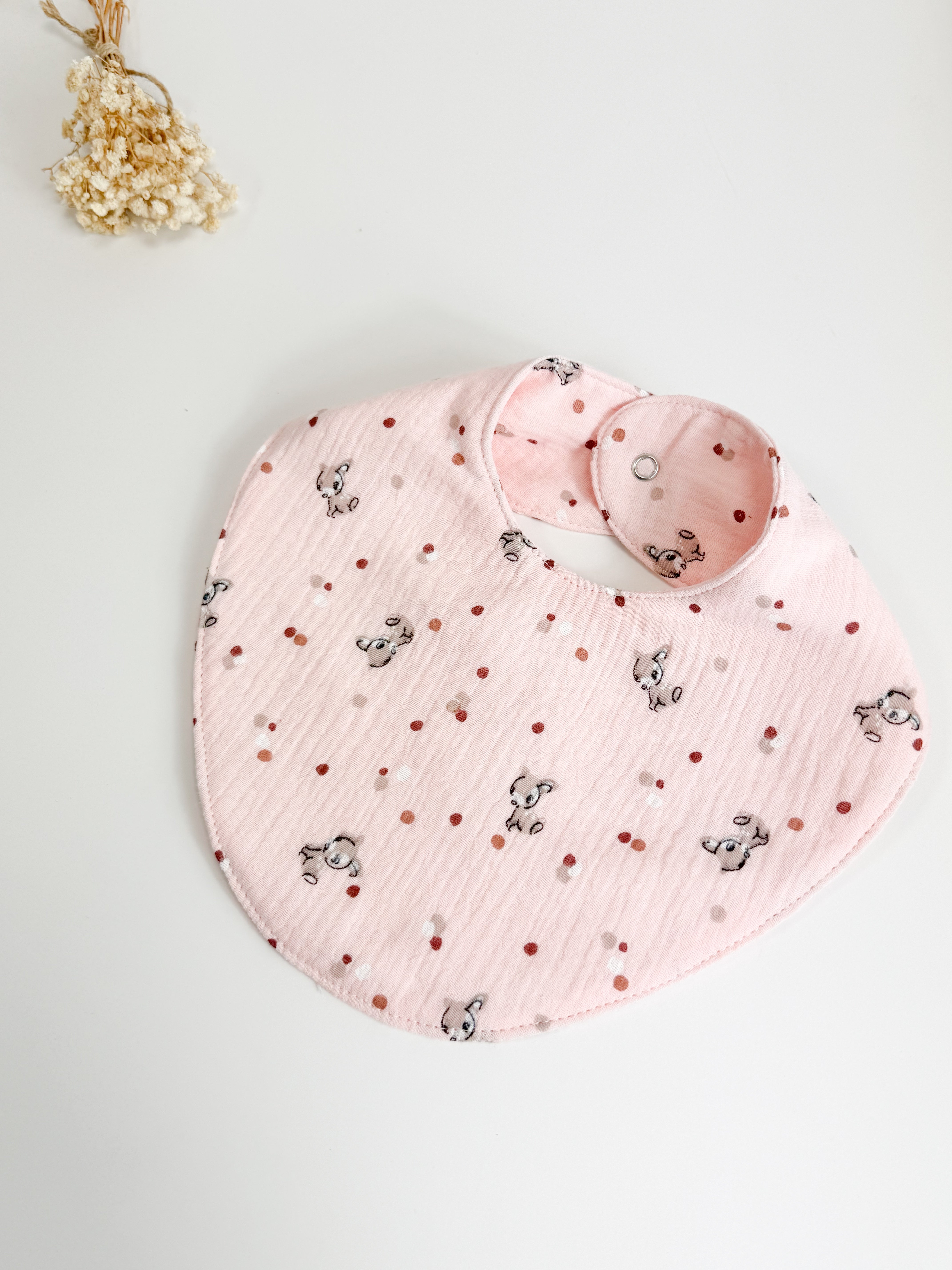 Muslin bib with bunnies