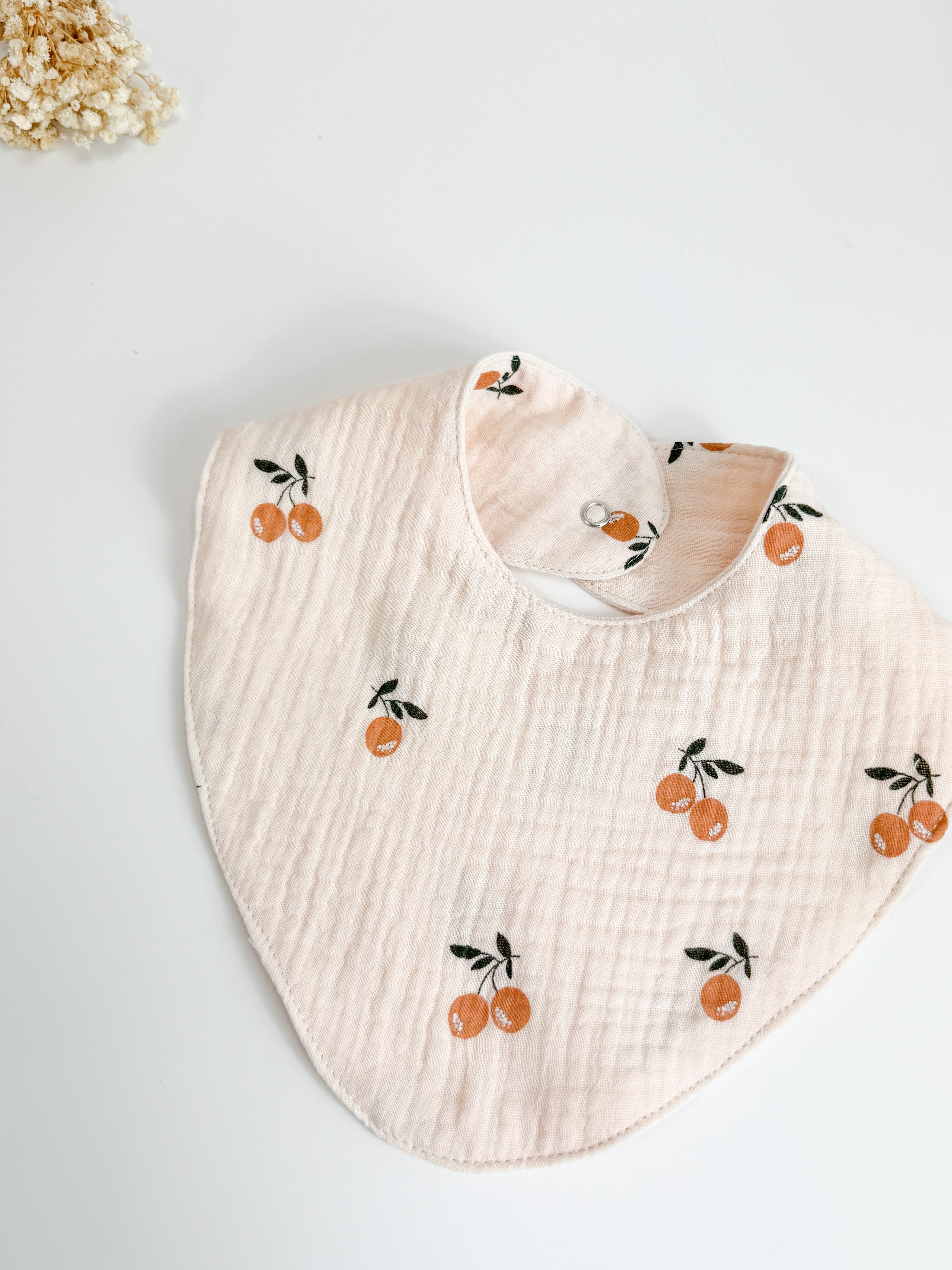 Muslin bib with orange