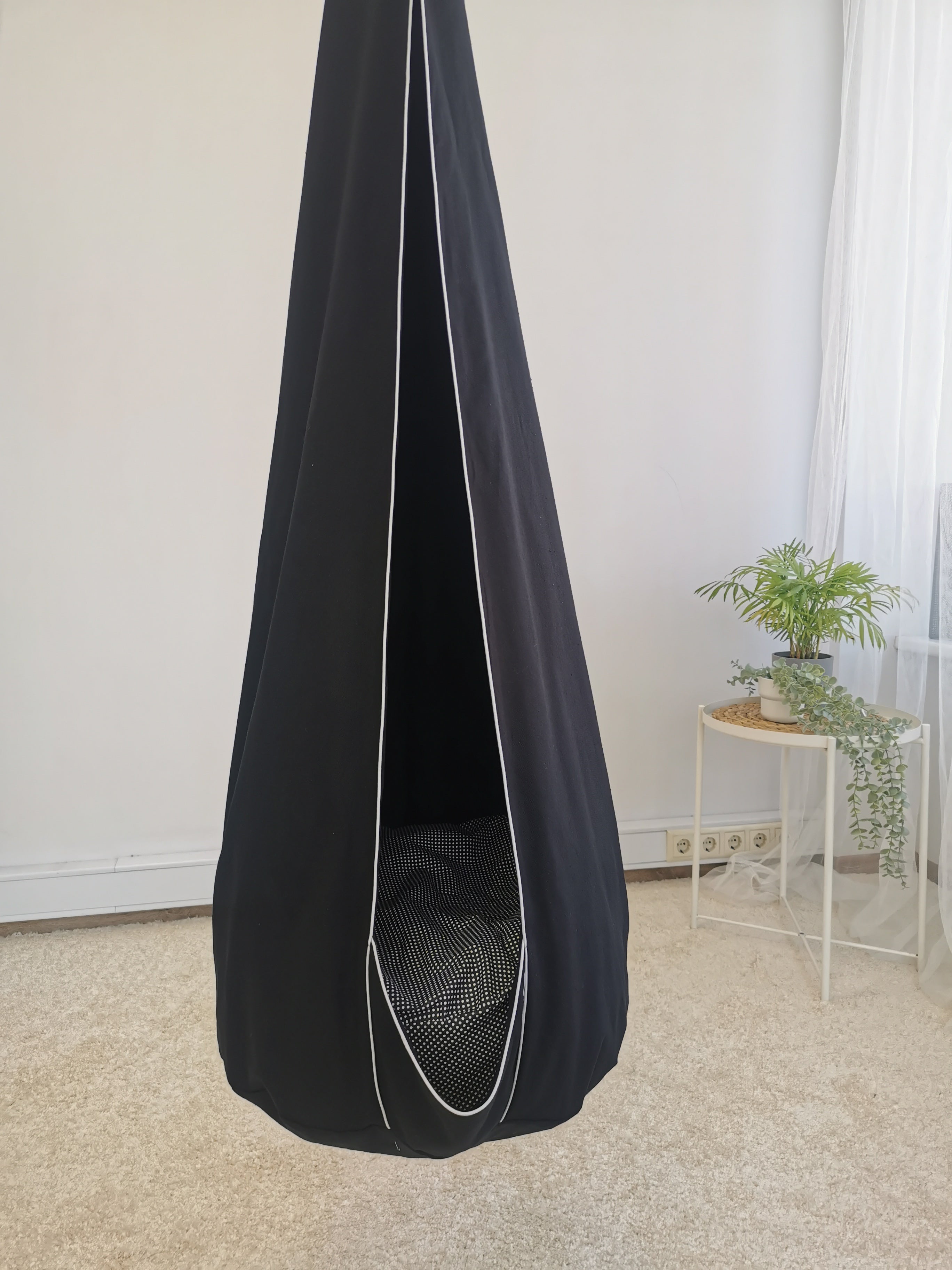 Cocoon "Black dots"