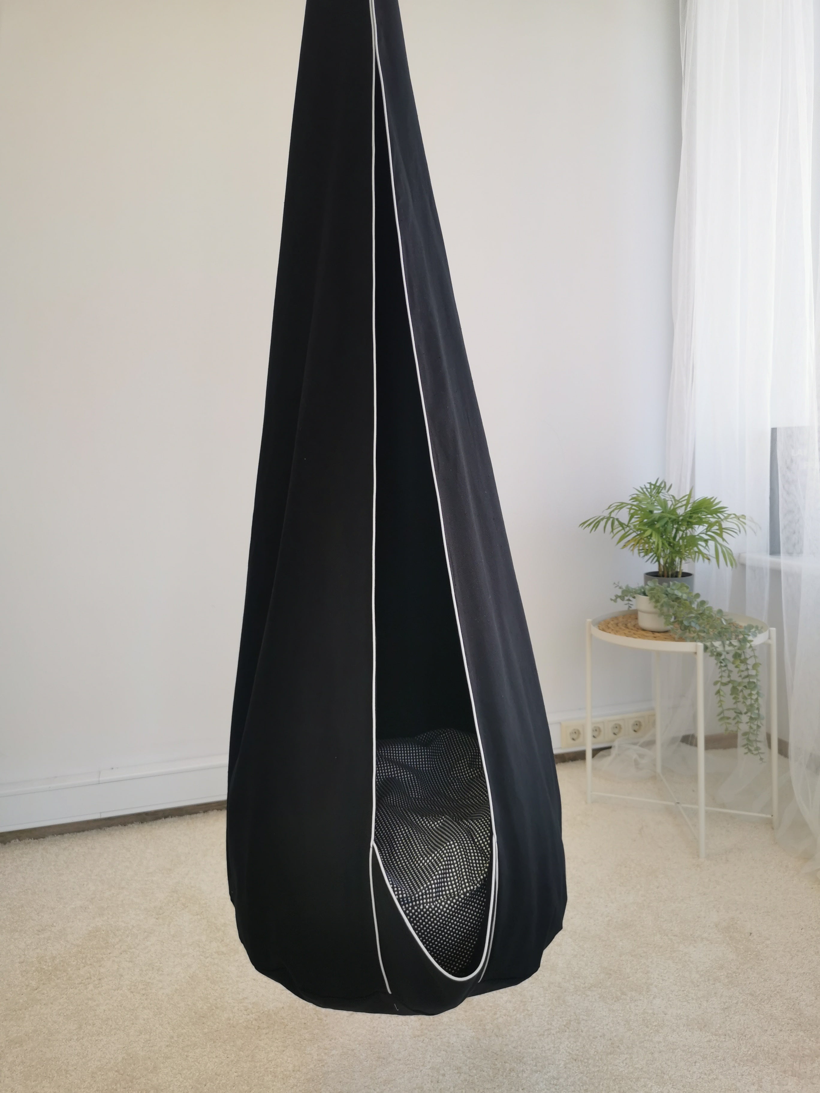 Cocoon "Black dots"