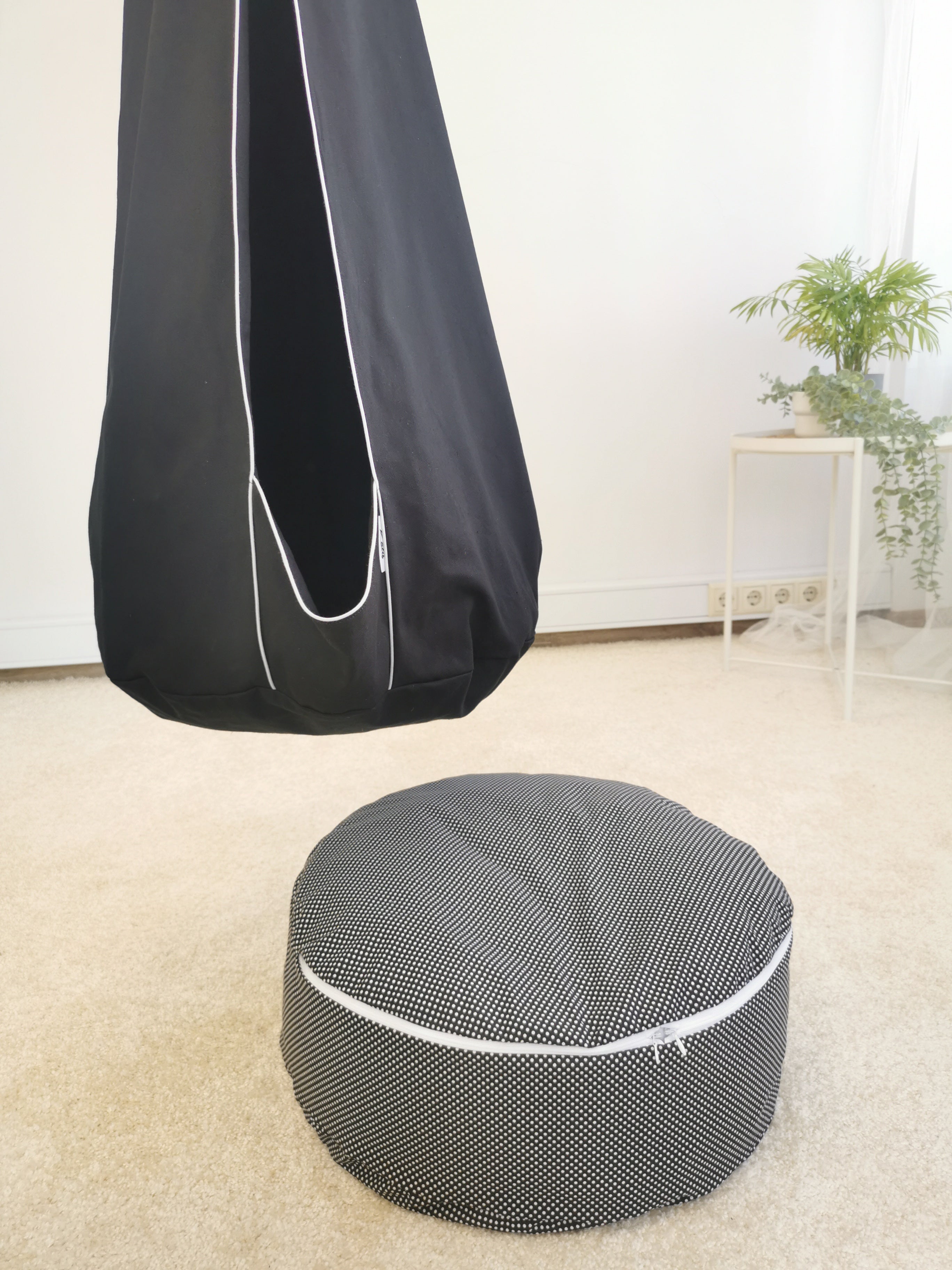 Kokons "Melni punkti"