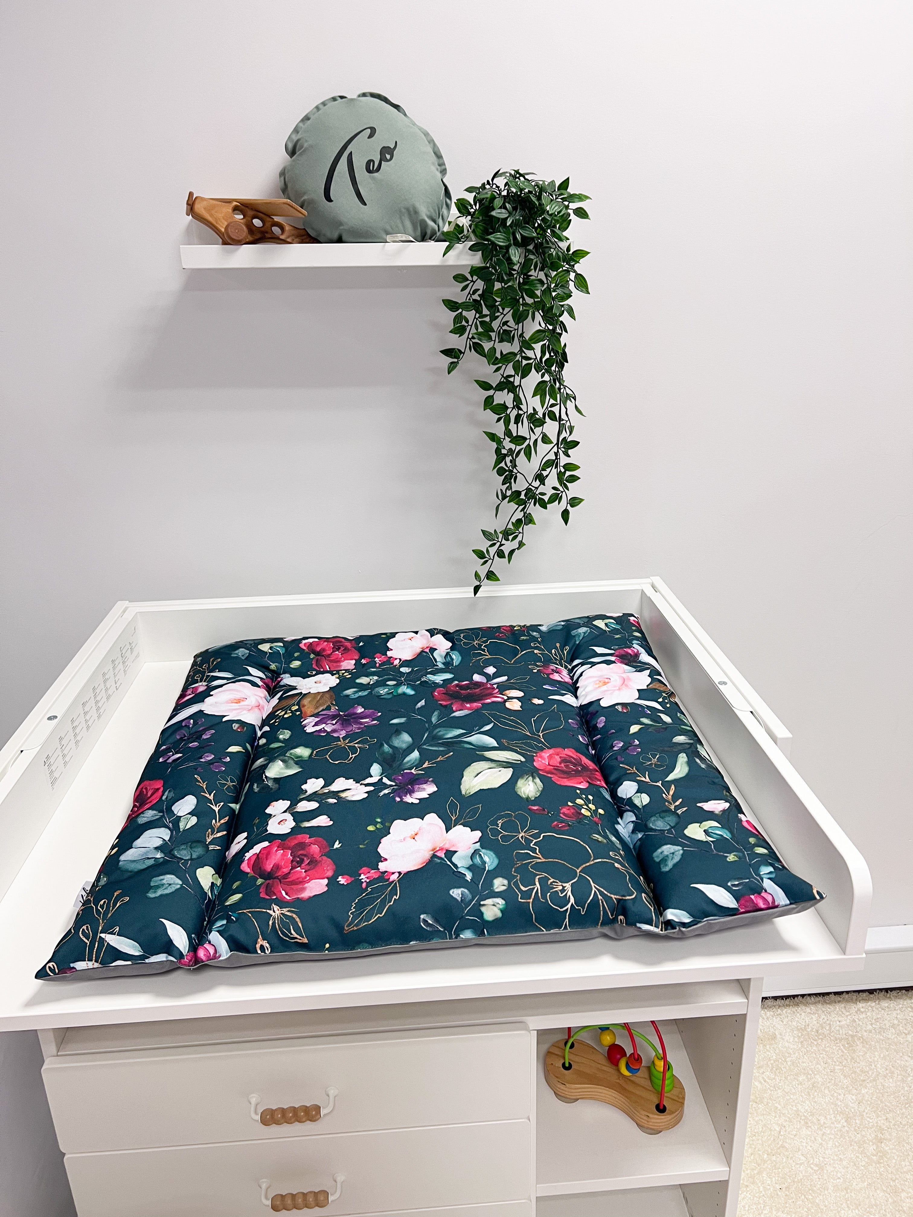 Water-resistant changing pad - Rich flowers