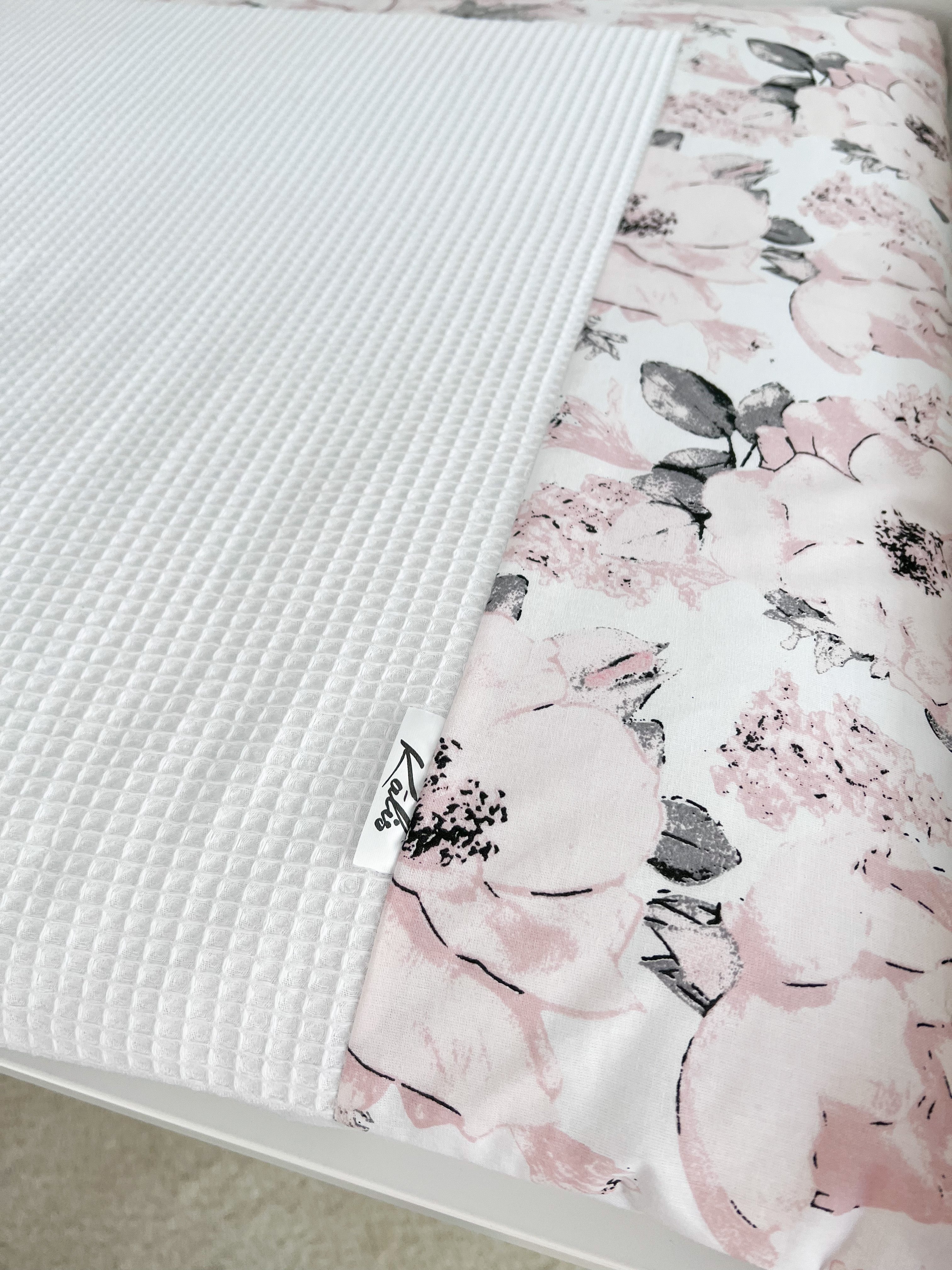 Cotton changing pad - Gray flowers