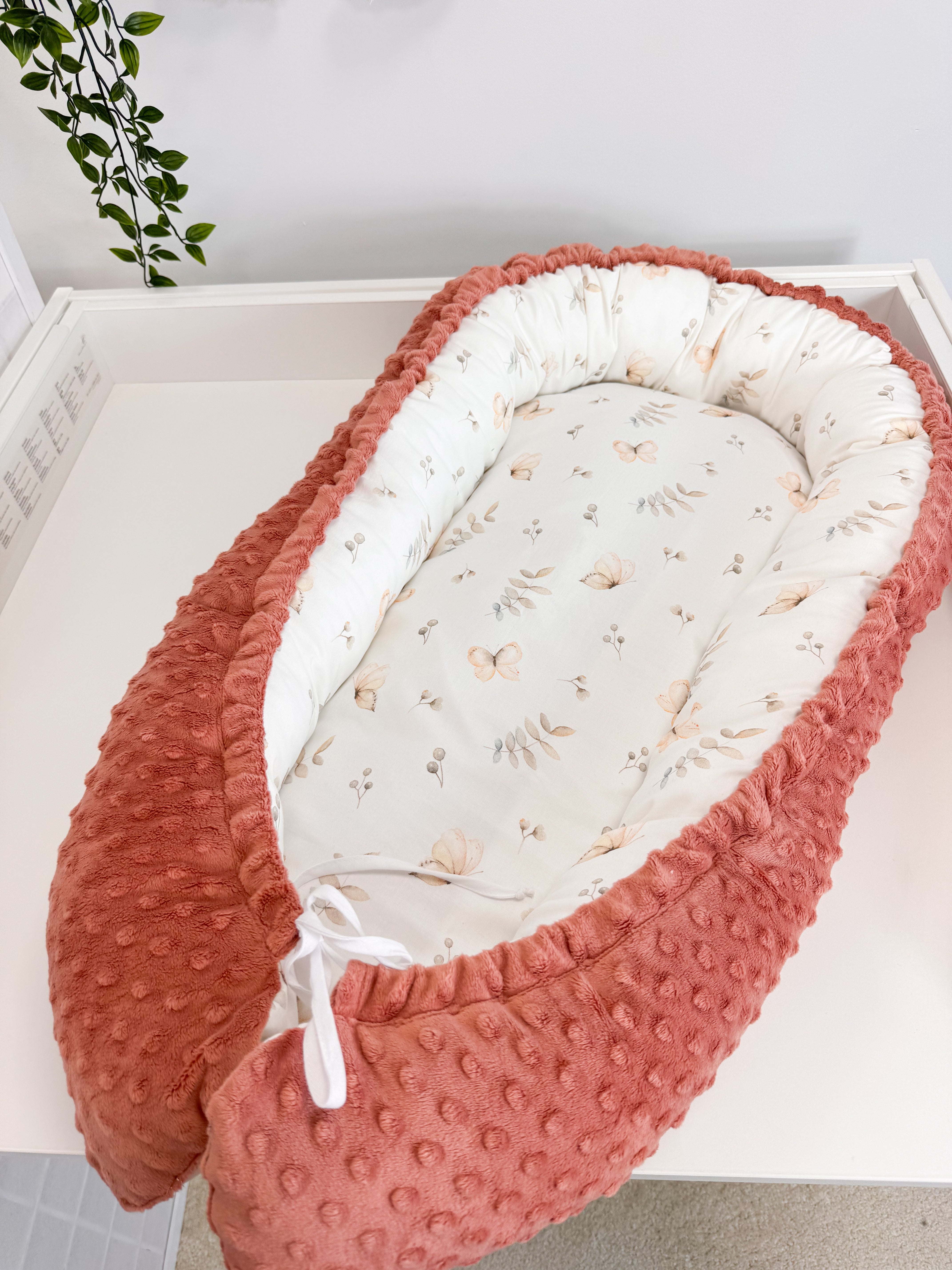 Baby lounger / baby sleeping nest