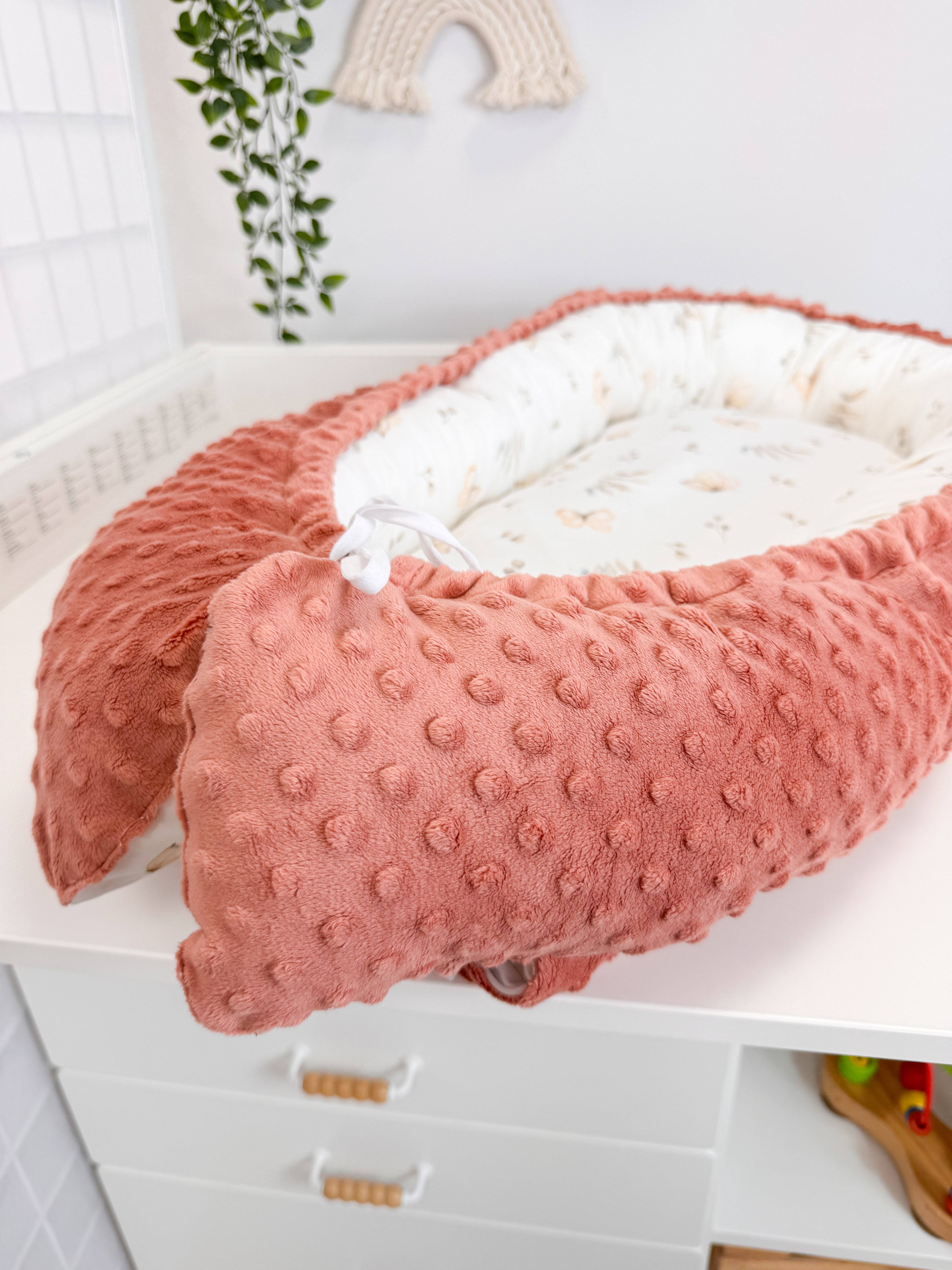 Baby lounger / baby sleeping nest