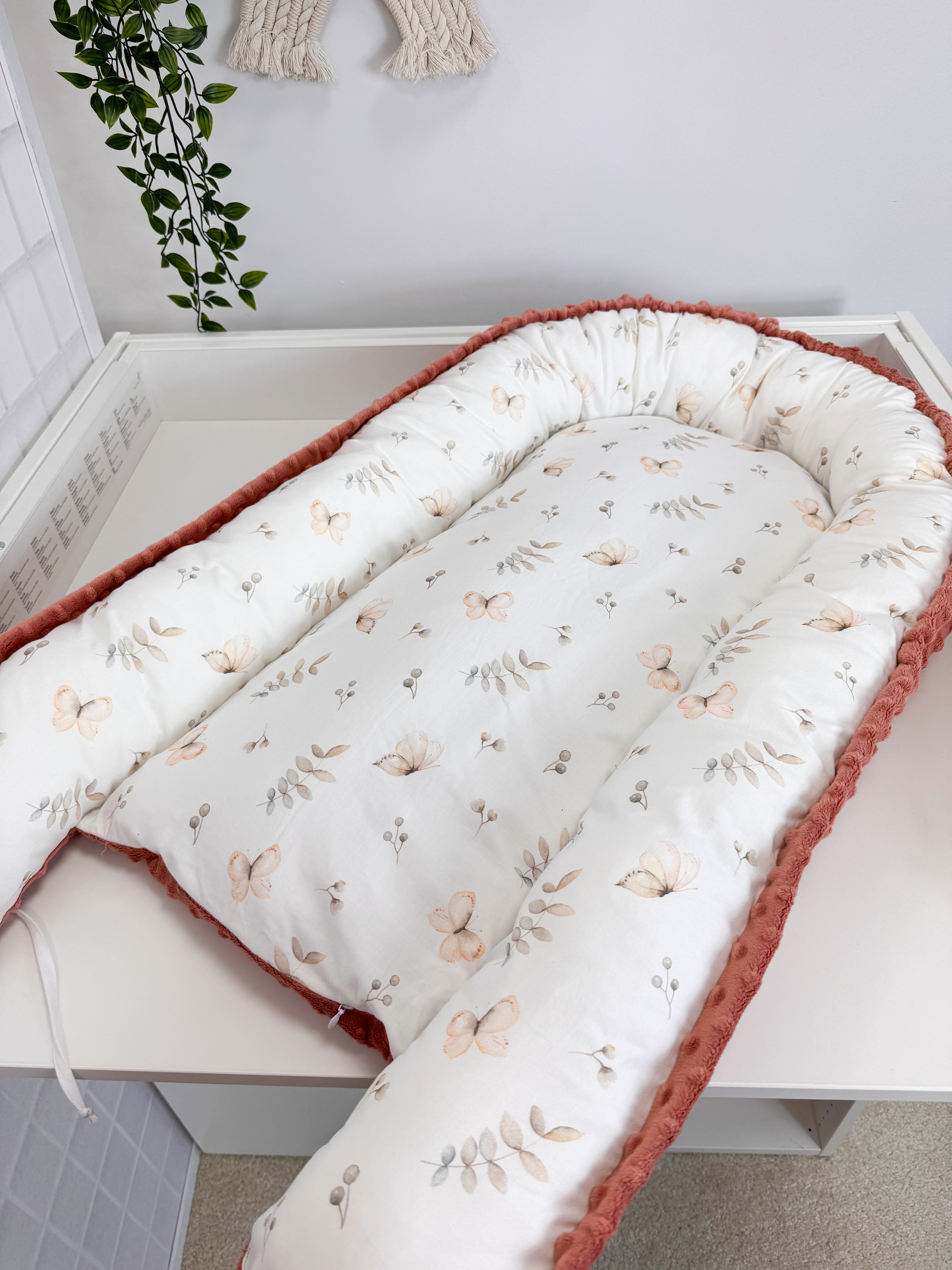 Baby lounger / baby sleeping nest